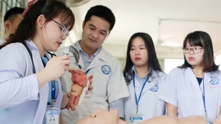 Nếu không thay đổi mô hình đào tạo, thế giới sẽ không công nhận bằng bác sĩ Việt Nam