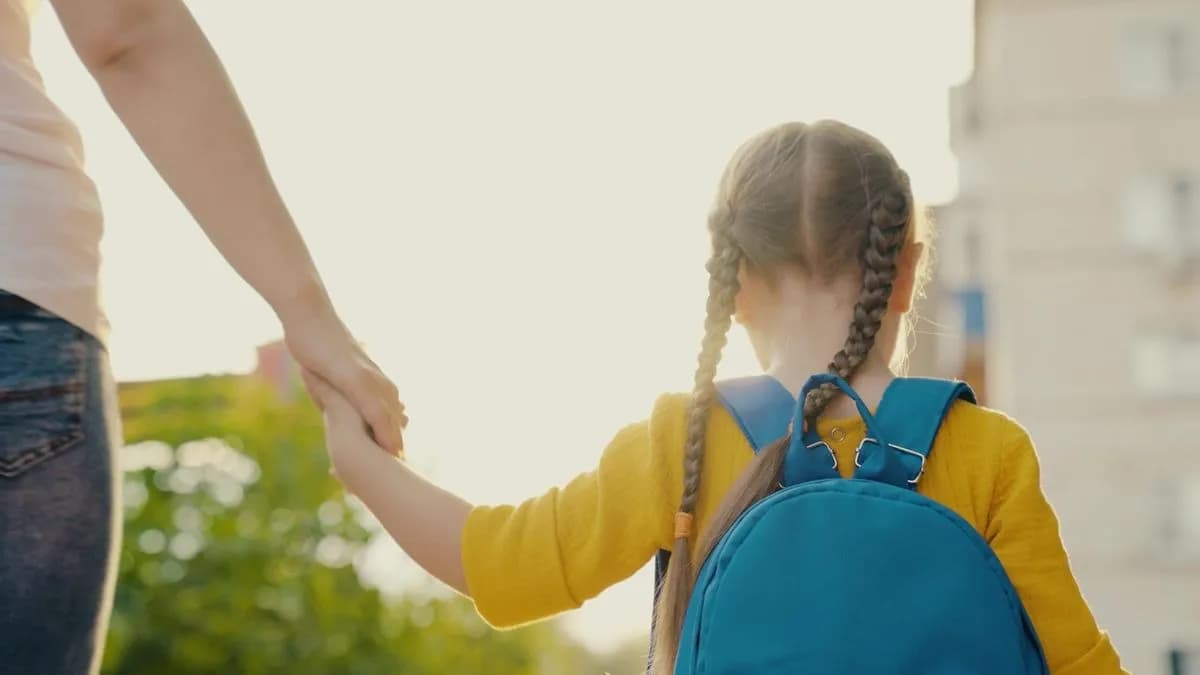 Cảnh sát Séc cảnh báo xu hướng trẻ em tự quay video nhạy cảm