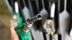 Séc công bố giá trần nhiên liệu cho ngày 30/10: Xăng 44,26 korun/l, dầu diesel gần 50 korun/l