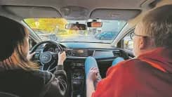 Cách chọn trường dạy lái xe tại Séc để tránh “tiền mất, tật mang”: Học phí thấp có thể gây hiểu lầm, giáo viên kém cũng là vấn đề