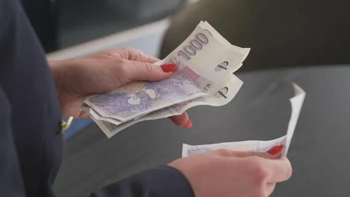 EU áp dụng hạn mức thanh toán tiền mặt 10.000 euro từ năm 2027