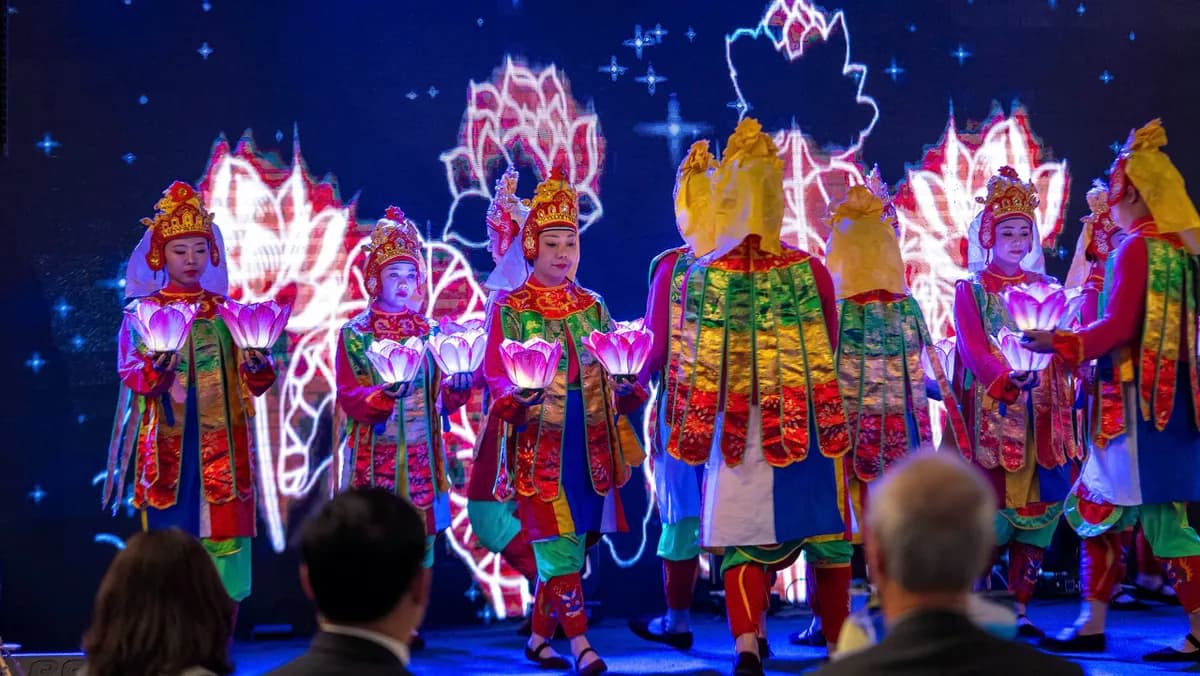 Huế zahajuje sérii atraktivních letních festivalů a láká návštěvníky na Festival 2026