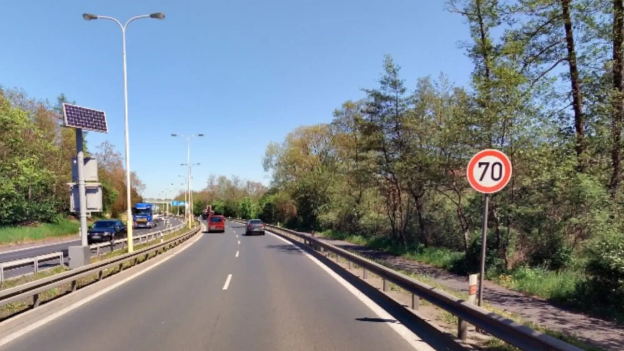 Thủ tướng Babiš bác bỏ đề xuất xây dựng hầm qua Karlovy Vary,  ưu tiên vành đai tránh phía bắc