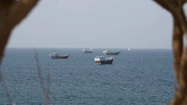 Iran dọa tấn công căn cứ Mỹ để đáp trả việc hộ tống tàu qua Hormuz