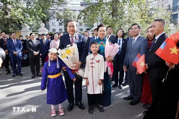 Chủ tịch Quốc hội Trần Thanh Mẫn gặp gỡ kiều bào tại Mông Cổ