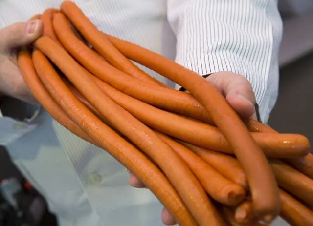 Bộ Nông nghiệp Séc siết quy định về tên gọi xúc xích và salami