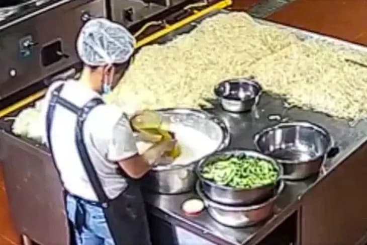 Trường mầm non Trung Quốc pha sơn vào đồ ăn cho 'bắt mắt', hơn 200 em nhỏ nhiễm độc chì