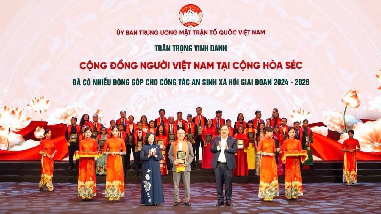 Ủy ban Trung ương Mặt trận Tổ quốc Việt Nam vinh danh cộng đồng người Việt Nam tại Cộng hòa Séc