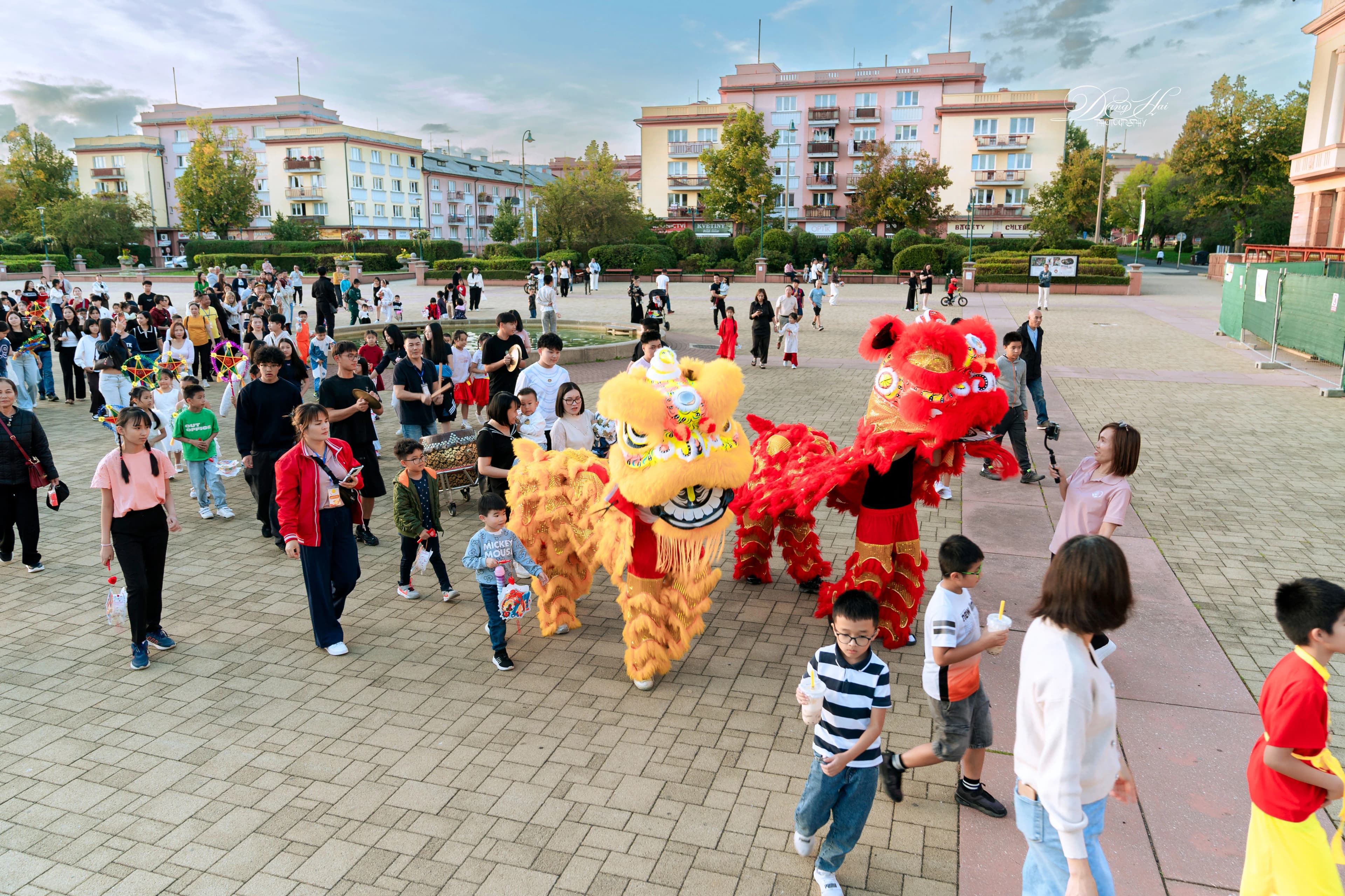 Hơn 300 thiếu nhi dự Đêm hội Trung thu “Ước mơ tuổi thơ” tại Karlovy Vary