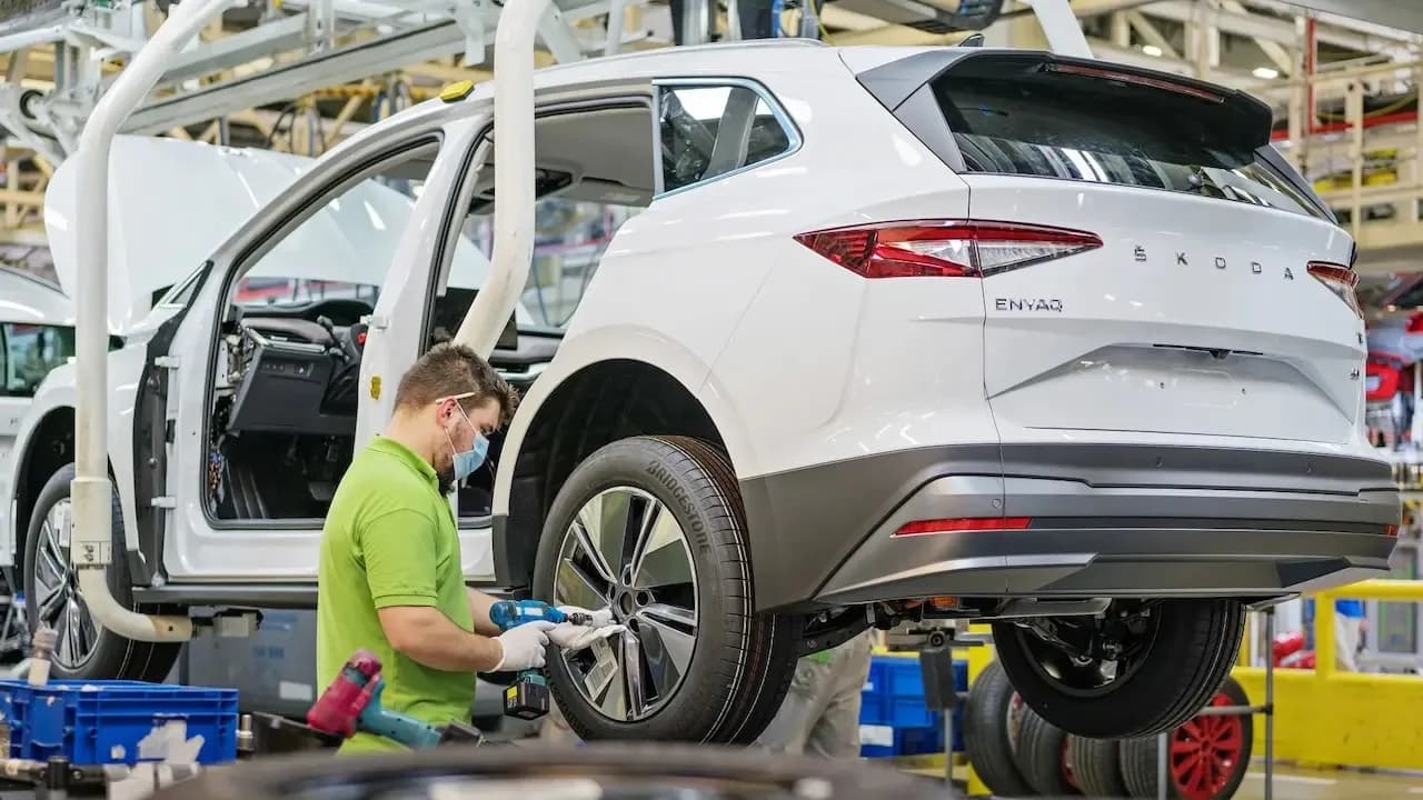 Khủng hoảng tại Volkswagen lan sang Škoda Auto tại Séc: Sẽ đóng băng tiền lương đến năm 2030