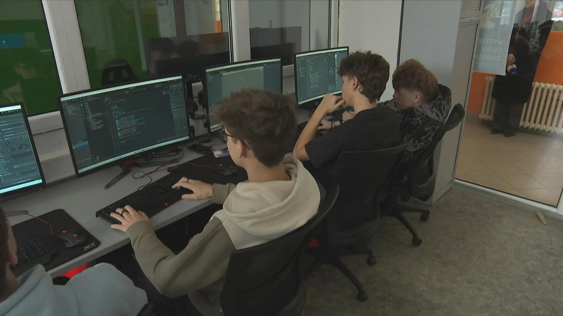 Trí tuệ nhân tạo đe dọa hơn 300.000 việc làm tại Séc: Người trẻ chịu áp lực lớn nhất