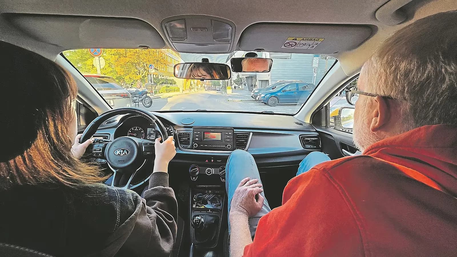Cách chọn trường dạy lái xe tại Séc để tránh “tiền mất, tật mang”: Học phí thấp có thể gây hiểu lầm, giáo viên kém cũng là vấn đề