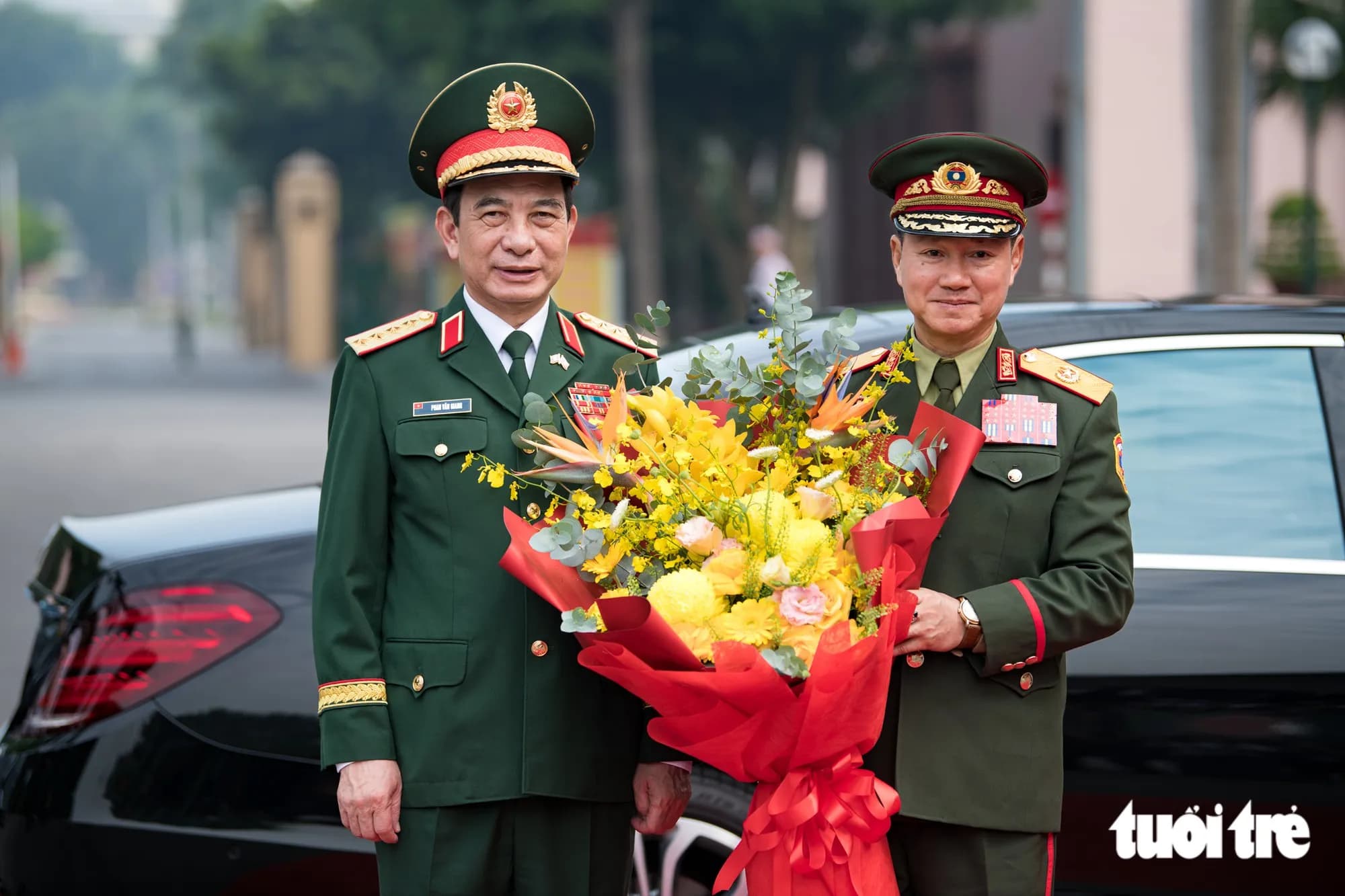 Đại tướng Phan Văn Giang hội đàm với Phó thủ tướng, Bộ trưởng Bộ Quốc phòng Lào