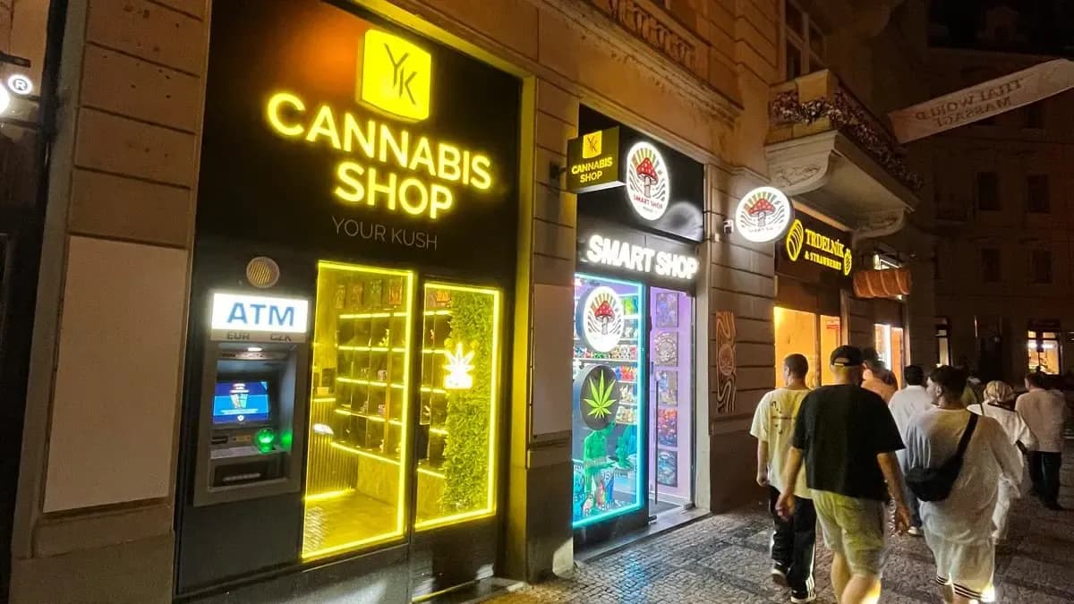 Praha được ví như là “hộp đêm của châu Âu”, khu quanh phố Pařížská nổi lên như điểm nóng vi phạm về đêm