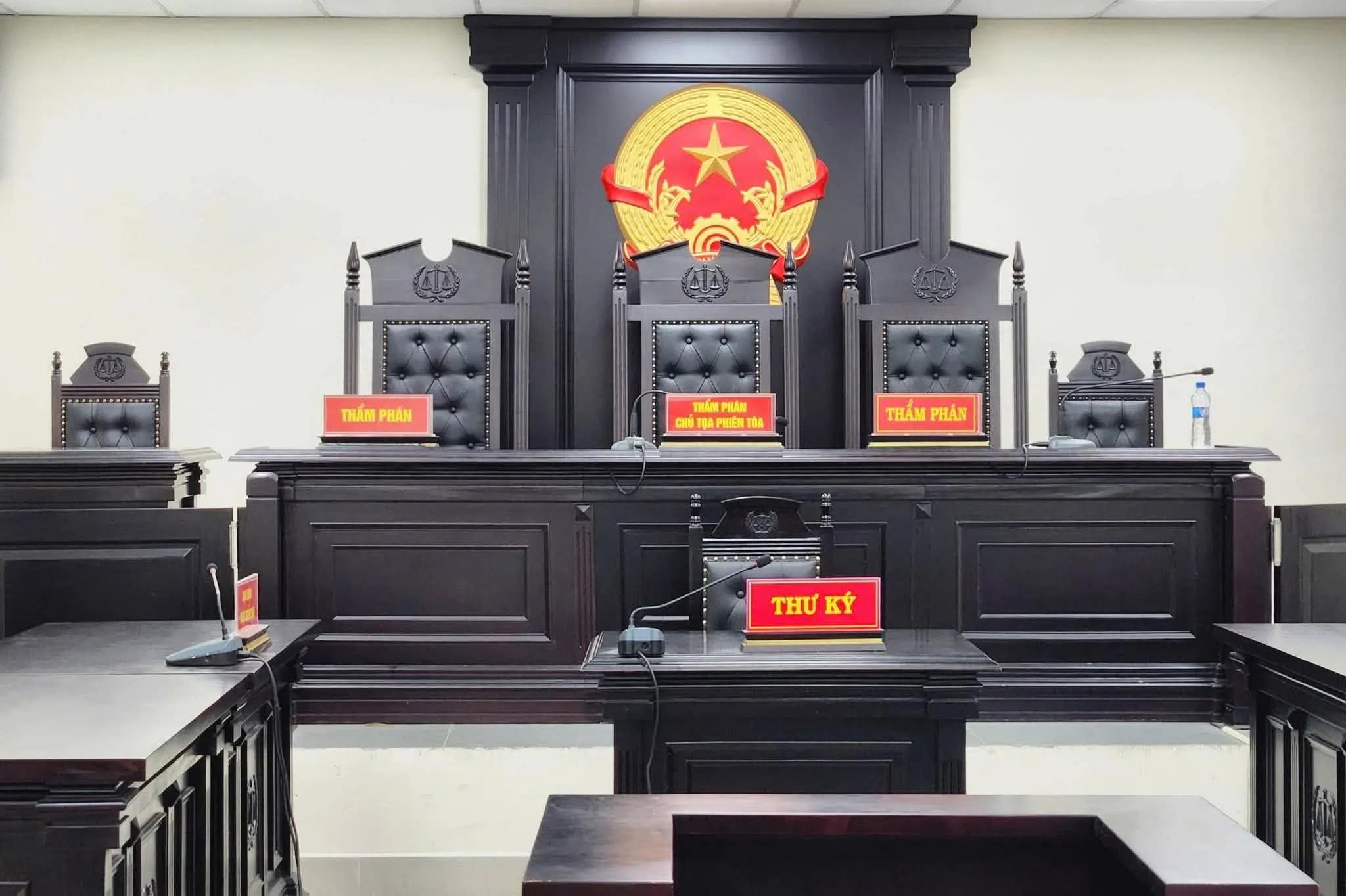 Nữ kế toán cửa hàng PNJ tham ô hơn 20 tỉ đồng, khai nướng sạch vào bài bạc