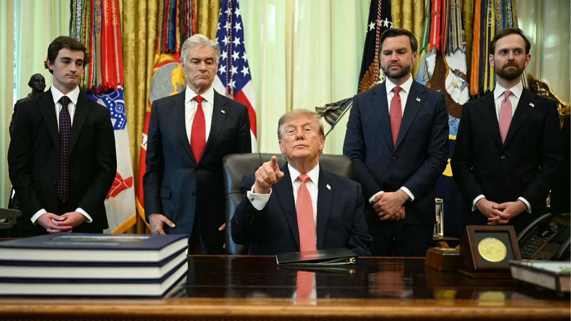 Ông Trump công bố chương trình tố giác gian lận 25 triệu USD