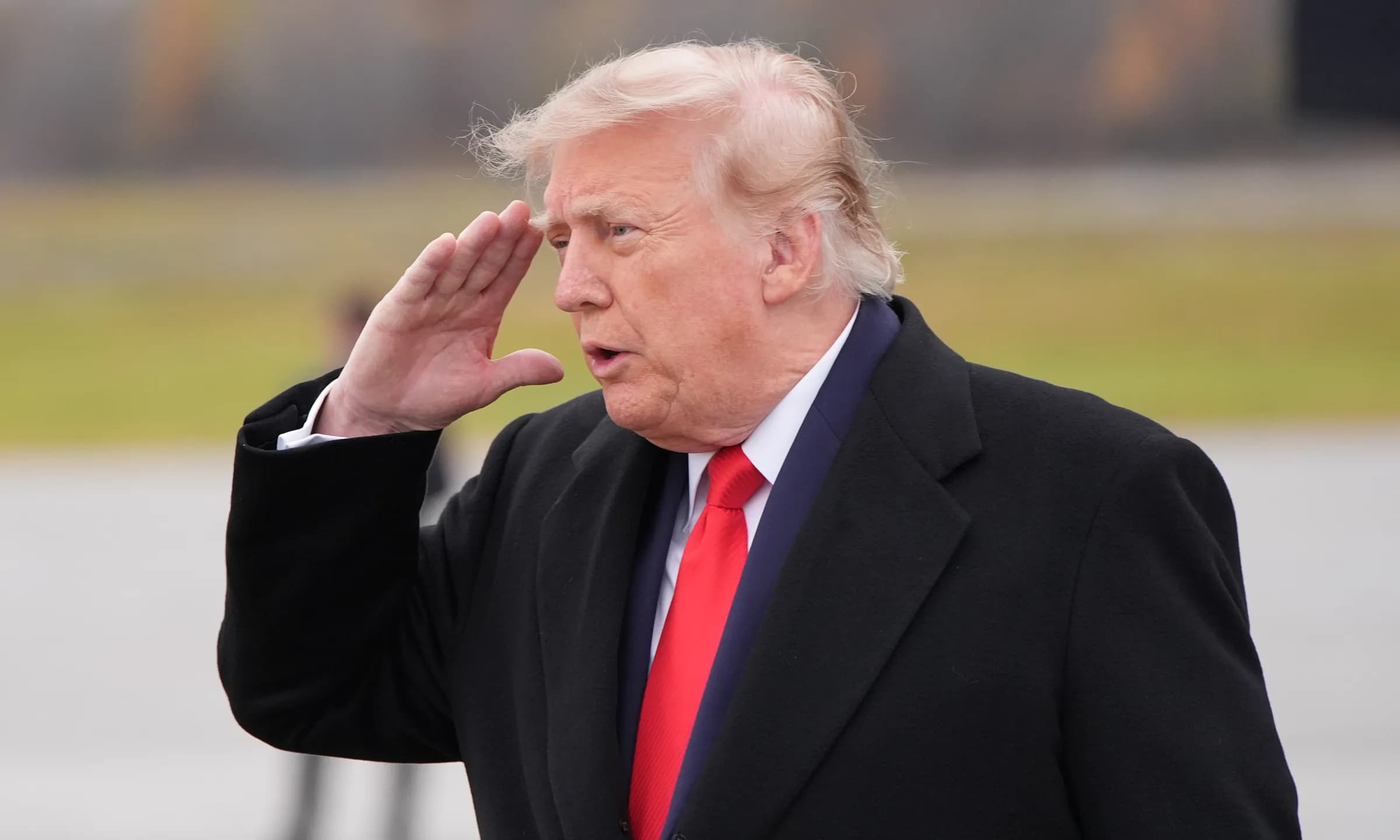 Ông Trump hứng chỉ trích vì đăng video hổ, sư tử tấn công người