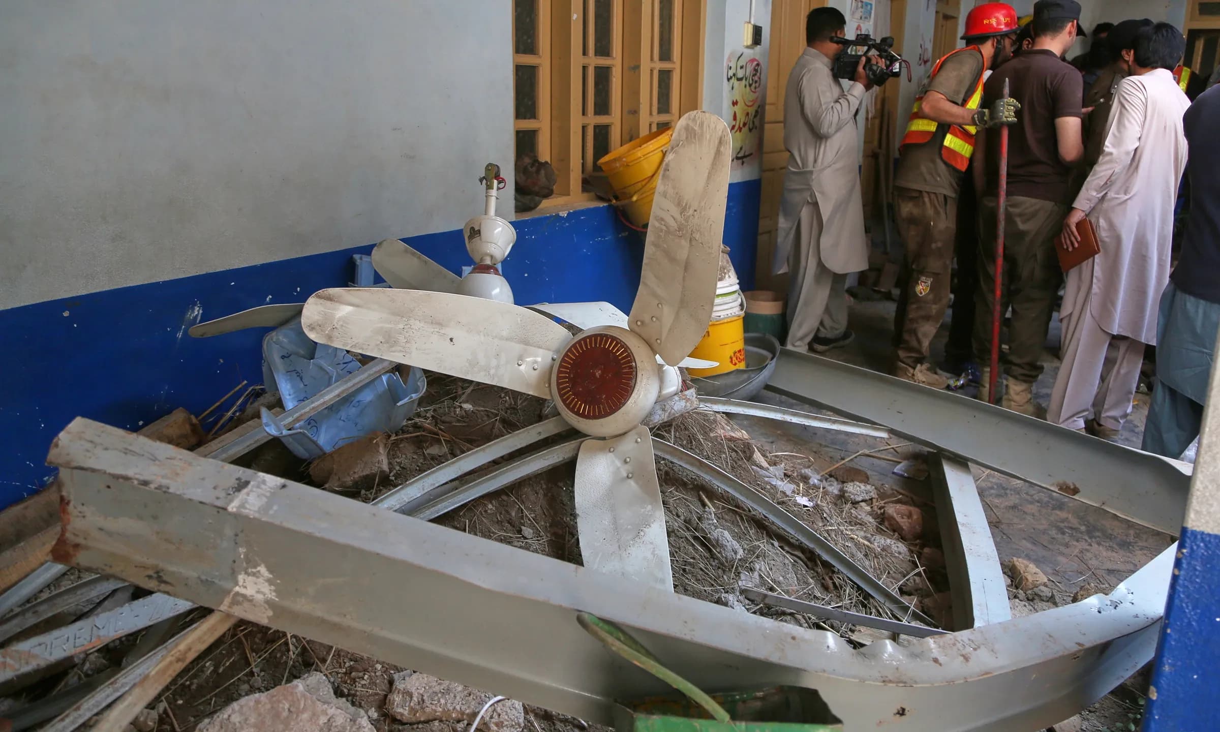 Sập mái trường học tại Pakistan, ít nhất 35 người chết