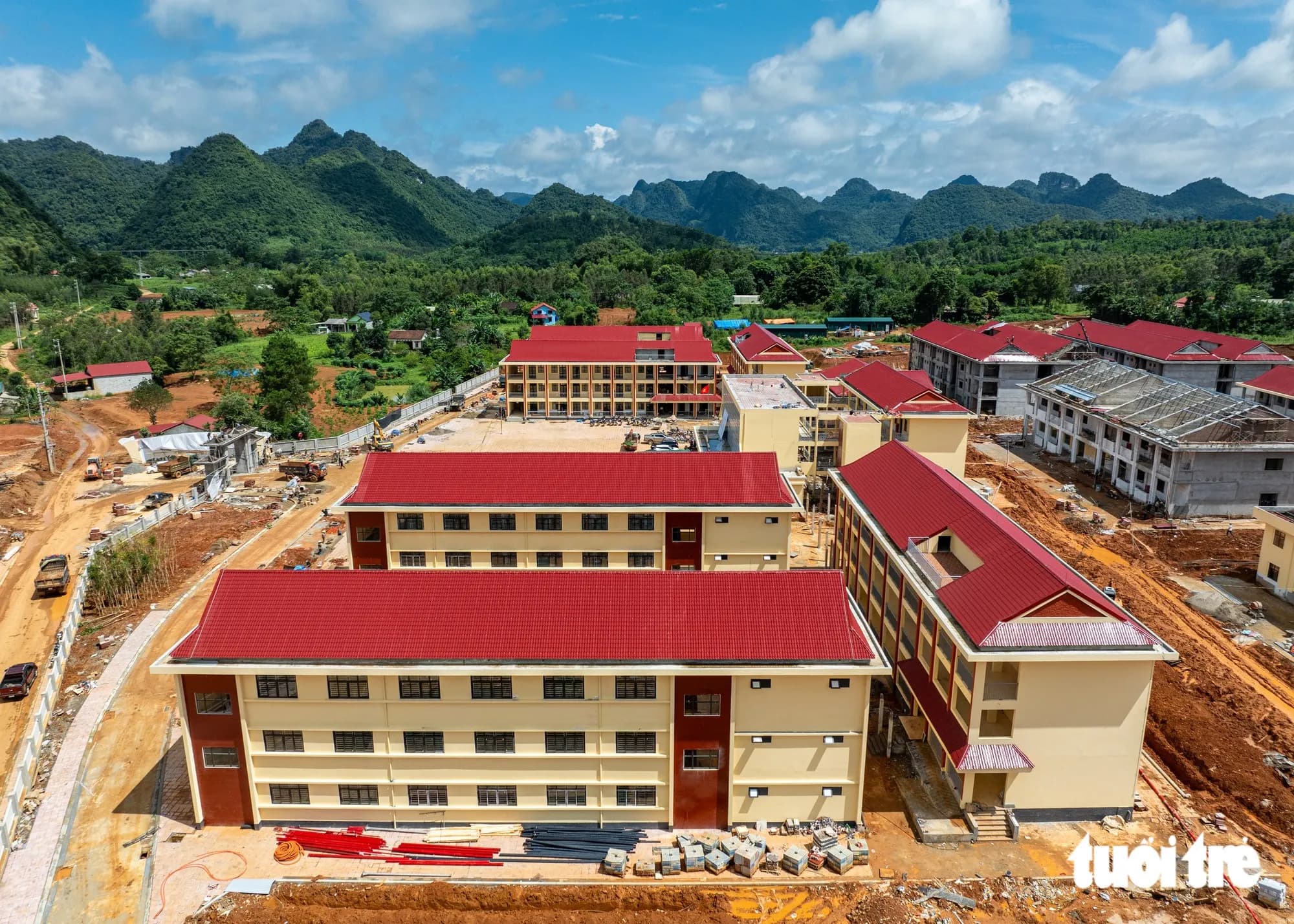 Tin tức sáng 14-10: Nghiên cứu, xây dựng mô hình trường học xã hội chủ nghĩa tại nơi đủ điều kiện
