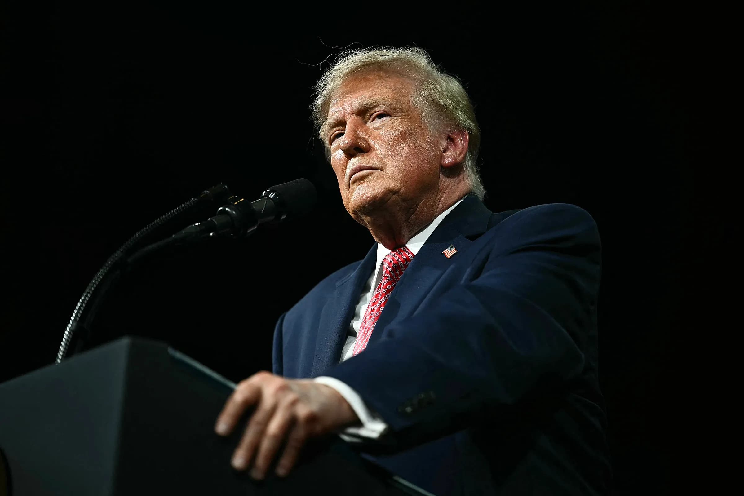 Tỷ lệ ủng hộ ông Trump thấp kỷ lục trước bầu cử giữa kỳ