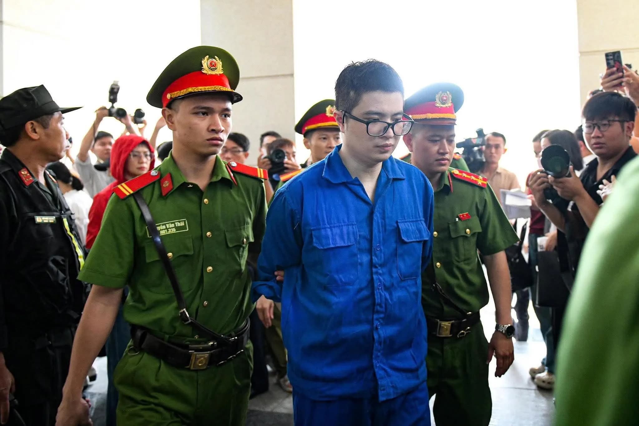 Vụ Mr Pips: Bị hại mất hơn 5 tỉ, bỏ điện thoại lên chùa, về nhà cầm máy lại bị lừa thêm 3 tỉ