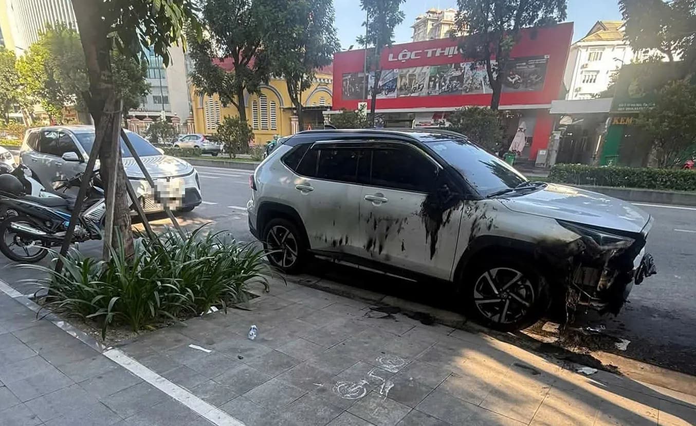 Xác minh vụ ô tô bị đốt, phá khi đậu trên đường Hà Nội ở Huế